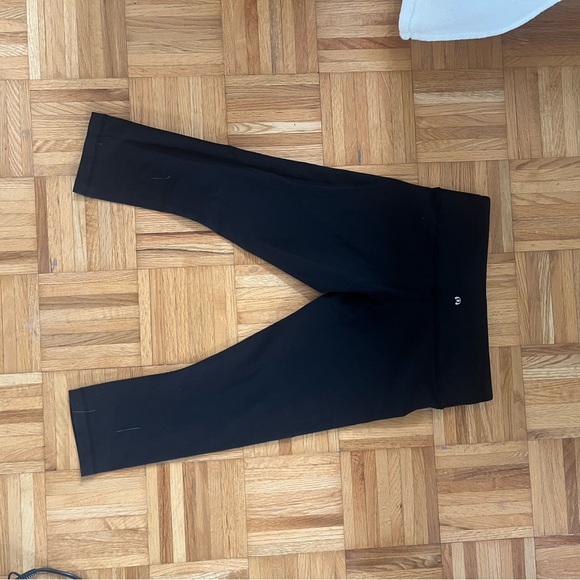 Lululemon 1/2 length leggings (wunder under) - Picture 3 of 6